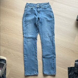 Signature Levi Strauss Gold Curvy Straight Jeans